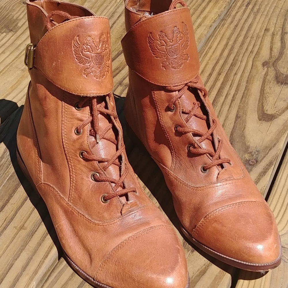 Leather Creations Womens flat lace up ankle boots